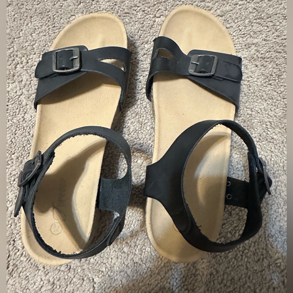 Black leather sandals boutique